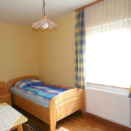 Familienfreundliches Nichtraucher-haus Mit Garten * Issigau